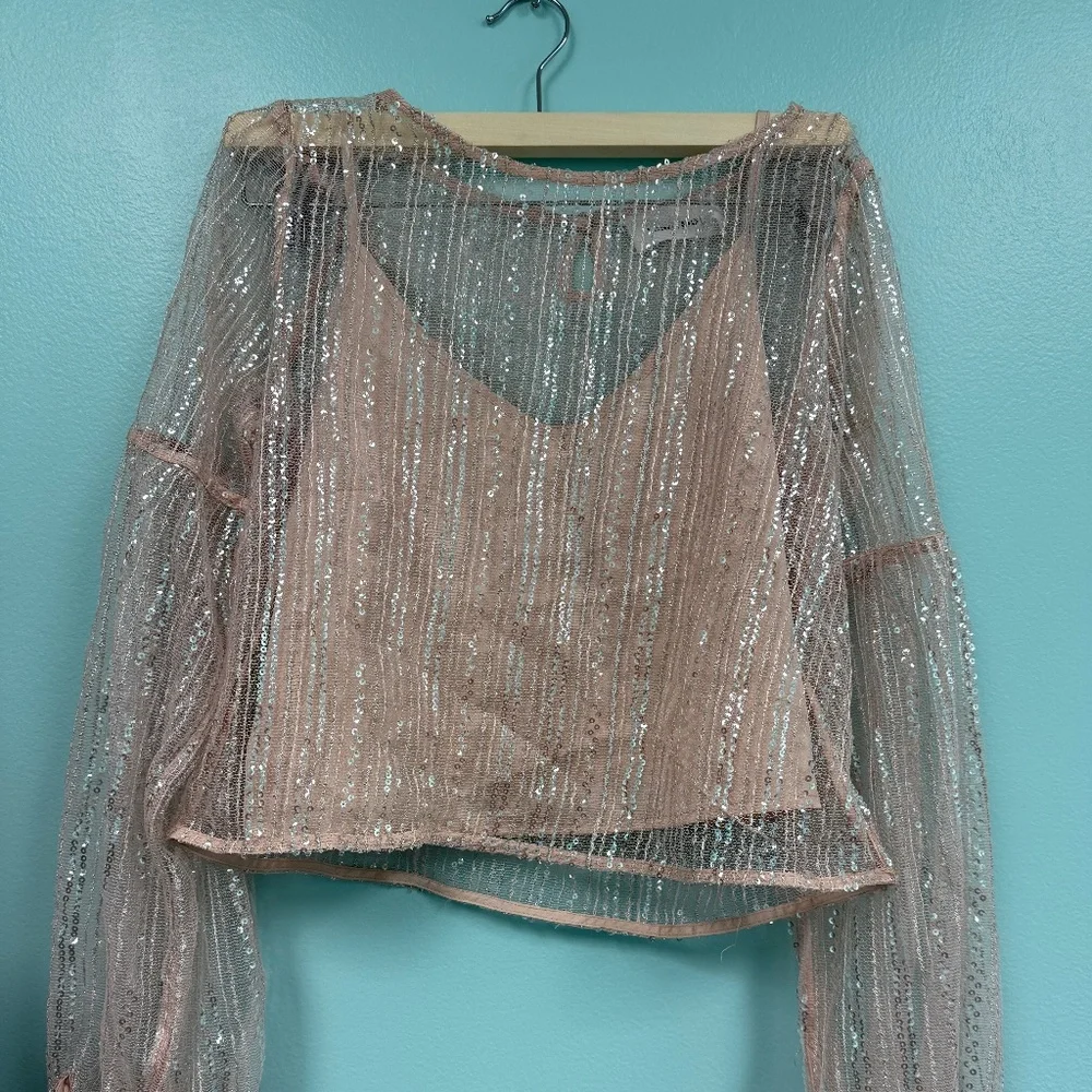 line & dot sequin long sleeve top in light pink size M